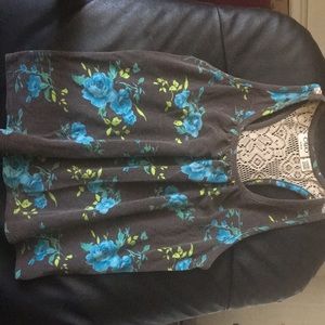 Super cute floral tank top💙